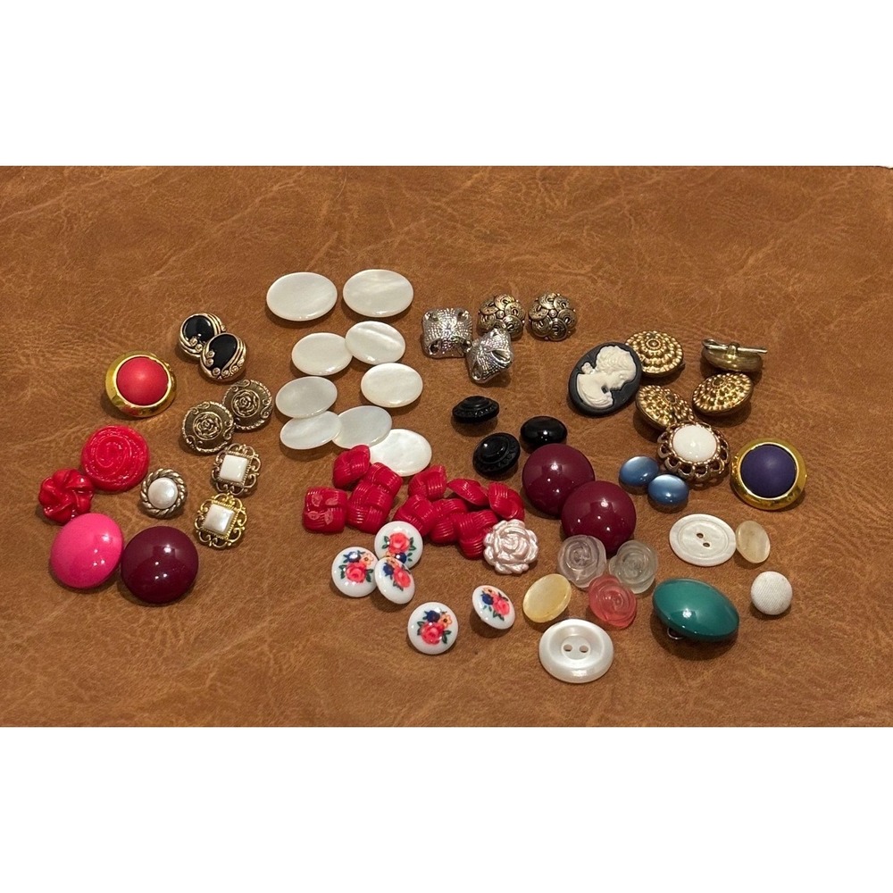 Vintage Mixed Button Lot Cameo Mother of Pearl Floral Gold Tone Crafting Sewing - Picture 5 of 7